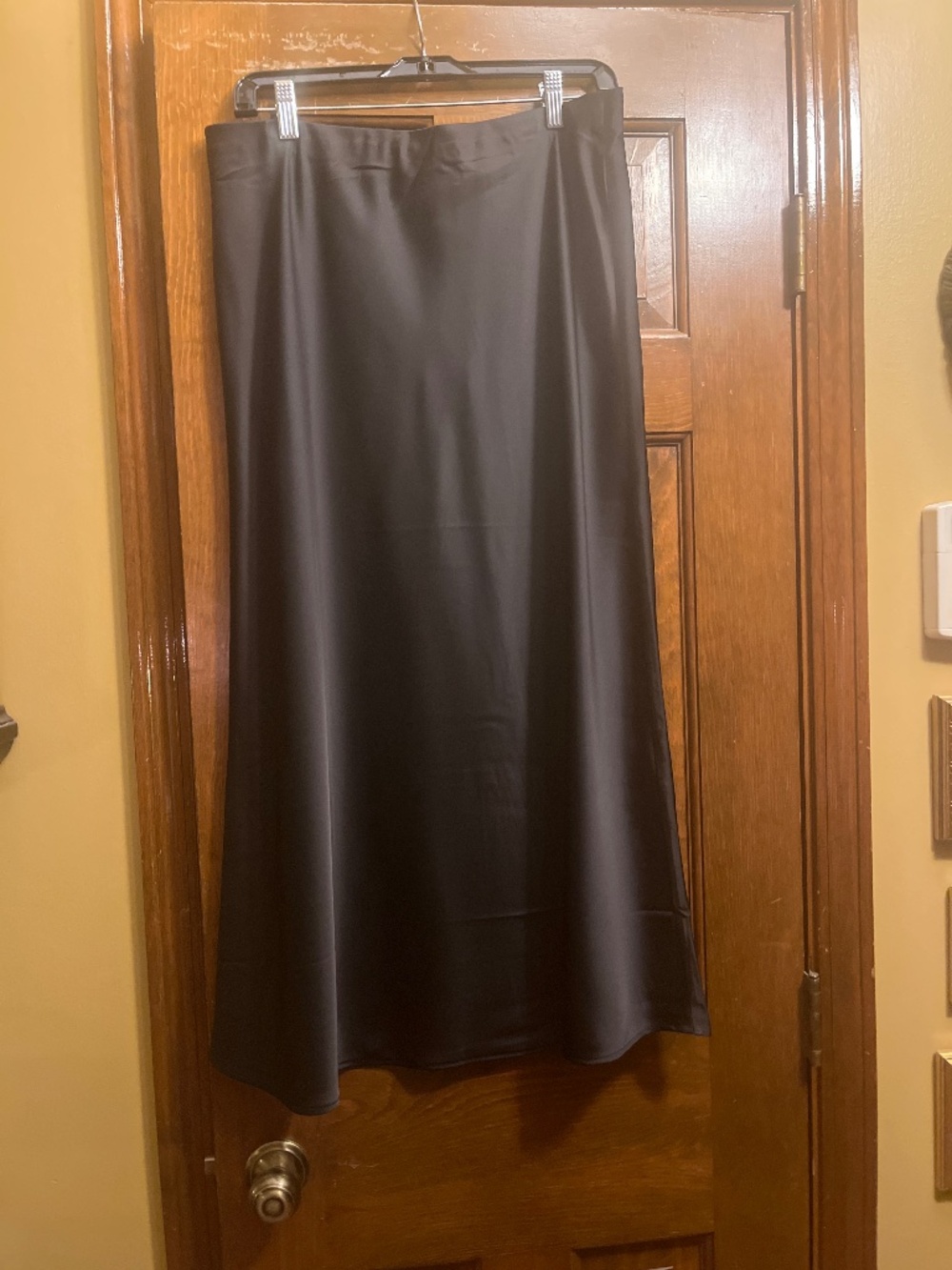 NWT Truth by Republican Satin Fabric Skirt in Black. Sz. Lg.